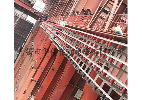 鋼體滑觸線(xiàn)作為特殊的電力傳輸設(shè)備其自身適應(yīng)型強(qiáng)可塑性更強(qiáng)